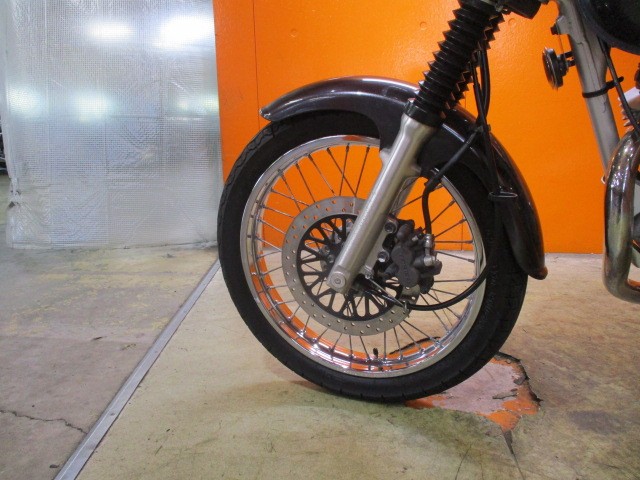 ホイールもこの通り状態グッド！フォークのアウターまでもが綺麗な一台がこの価格は正に他店追従不可能価格